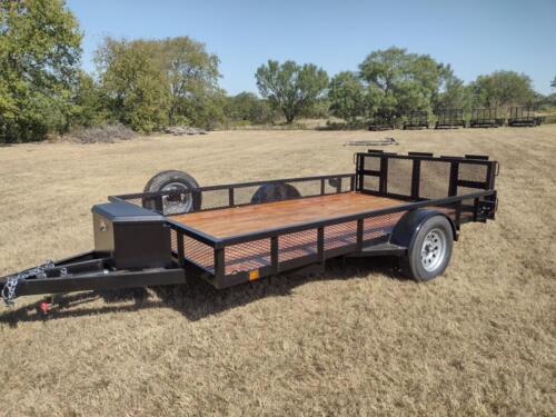 7 x 12 w/ Mesh Sides and Spring Assisted Bi-Fold Gate