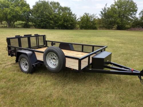 6 x 10 Utility w/ Bi-fold Gate & Jeep Fenders